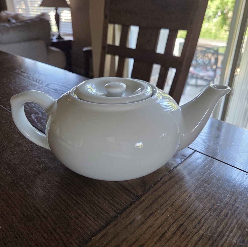Cordon Blue White Porcelain Teapot